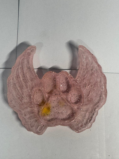 Resin paw with wings